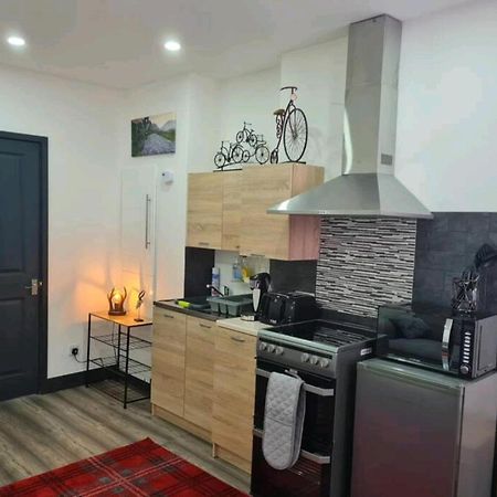 Charming 1-Bed Apartment In 皮布尔斯 外观 照片