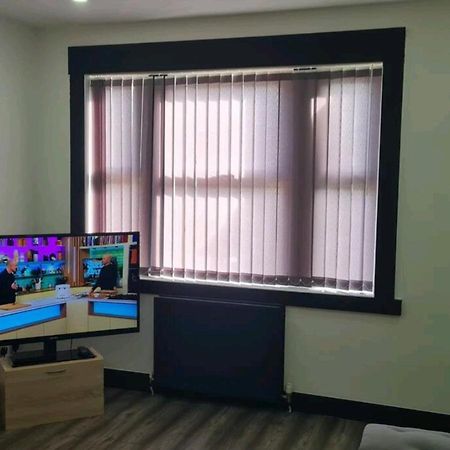 Charming 1-Bed Apartment In 皮布尔斯 外观 照片