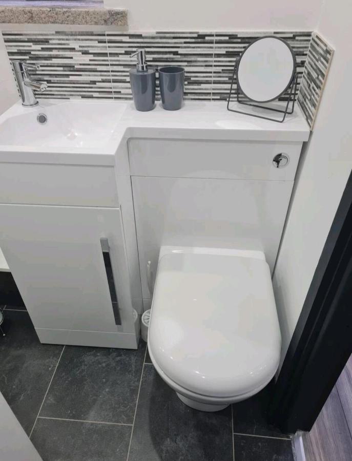 Charming 1-Bed Apartment In 皮布尔斯 外观 照片